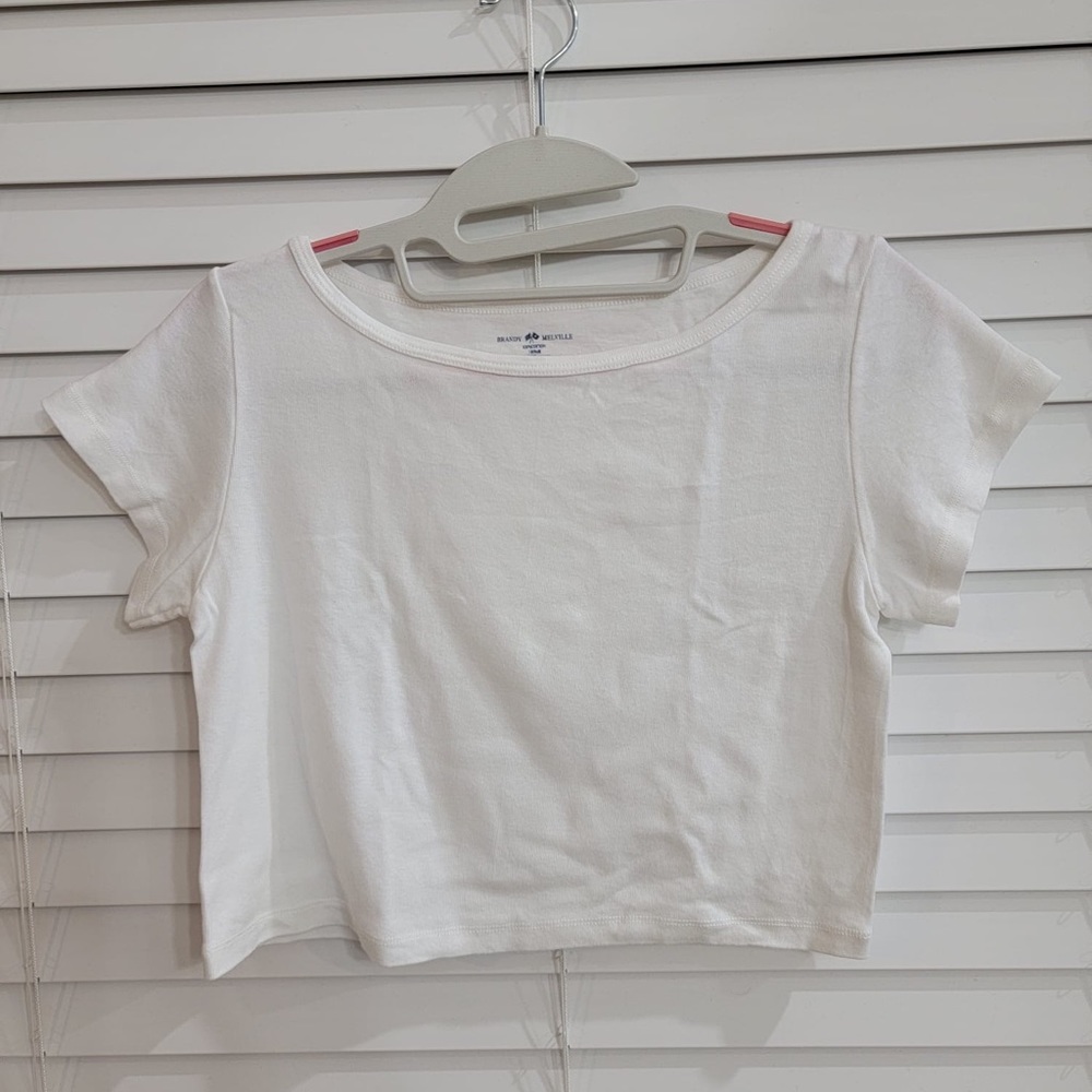 BRANDY MELVILLE Ashlyn Top
Size S Color White